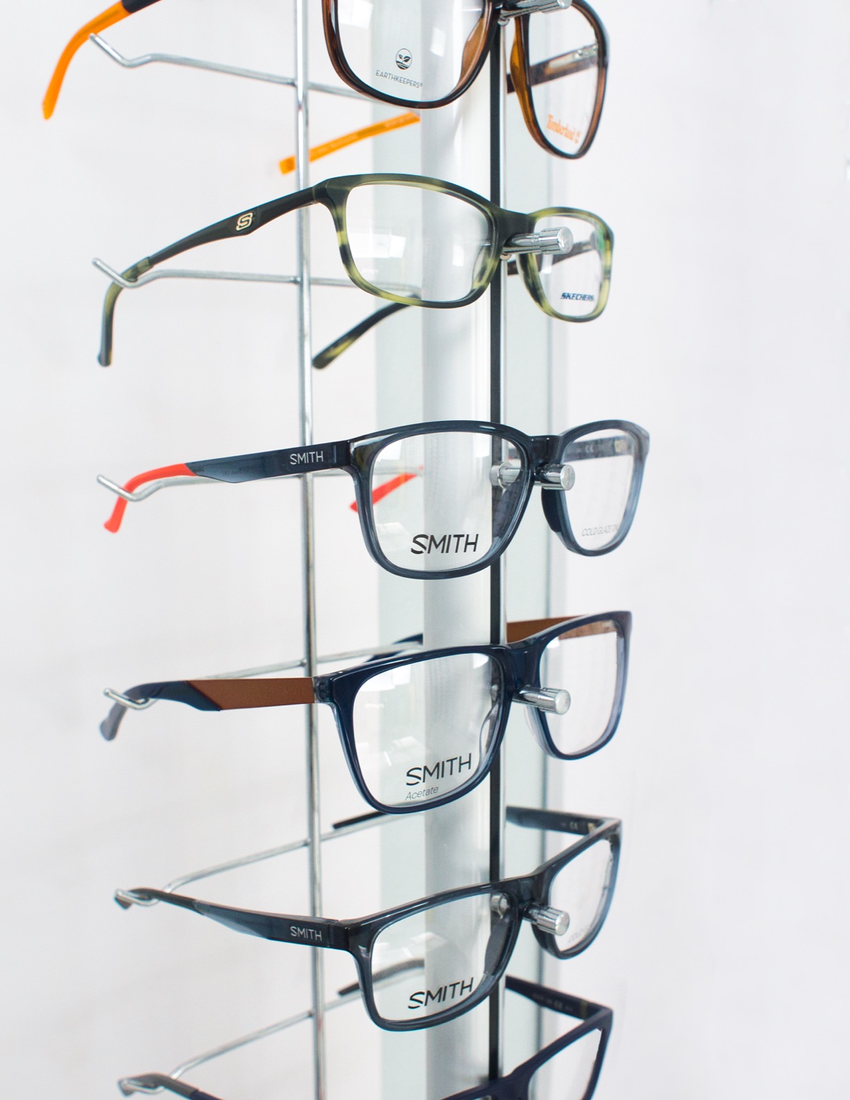 Exhibidor vertical de gafas profesionales con marcas Smith